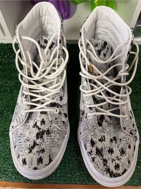 Vans Women's High-Top Sneakers in White and Black Pattern